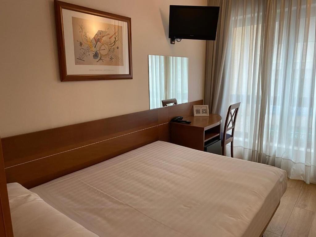 Las Rocas Playa Hotel 카스트로우르디알레스 외부 사진