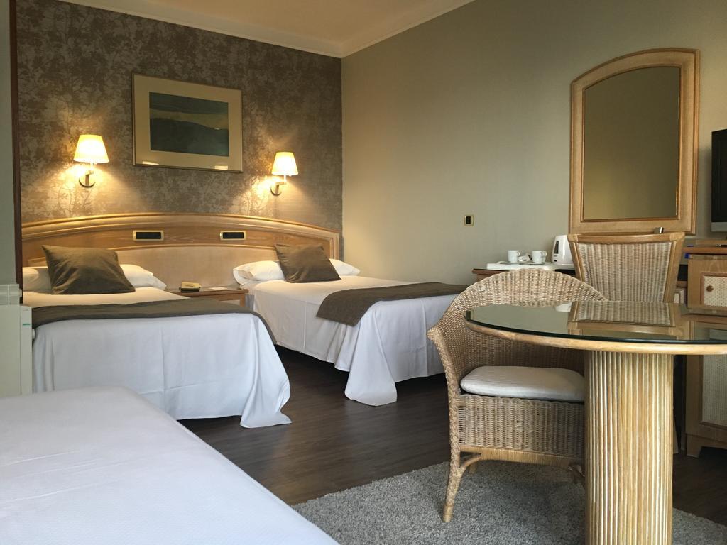 Las Rocas Playa Hotel 카스트로우르디알레스 외부 사진