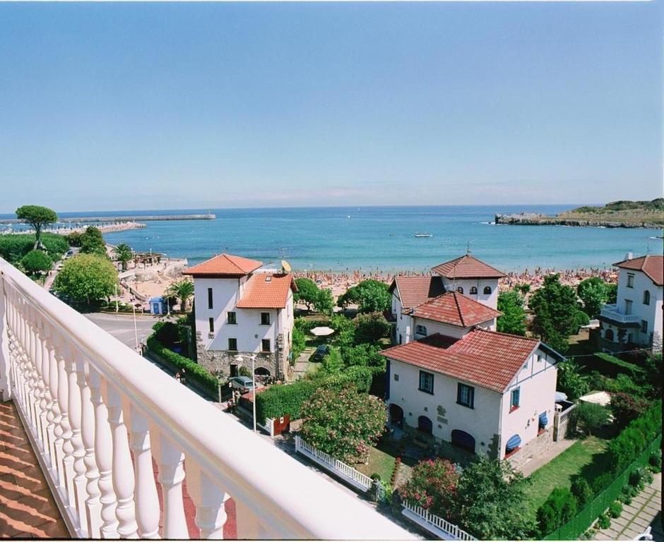 Las Rocas Playa Hotel 카스트로우르디알레스 외부 사진