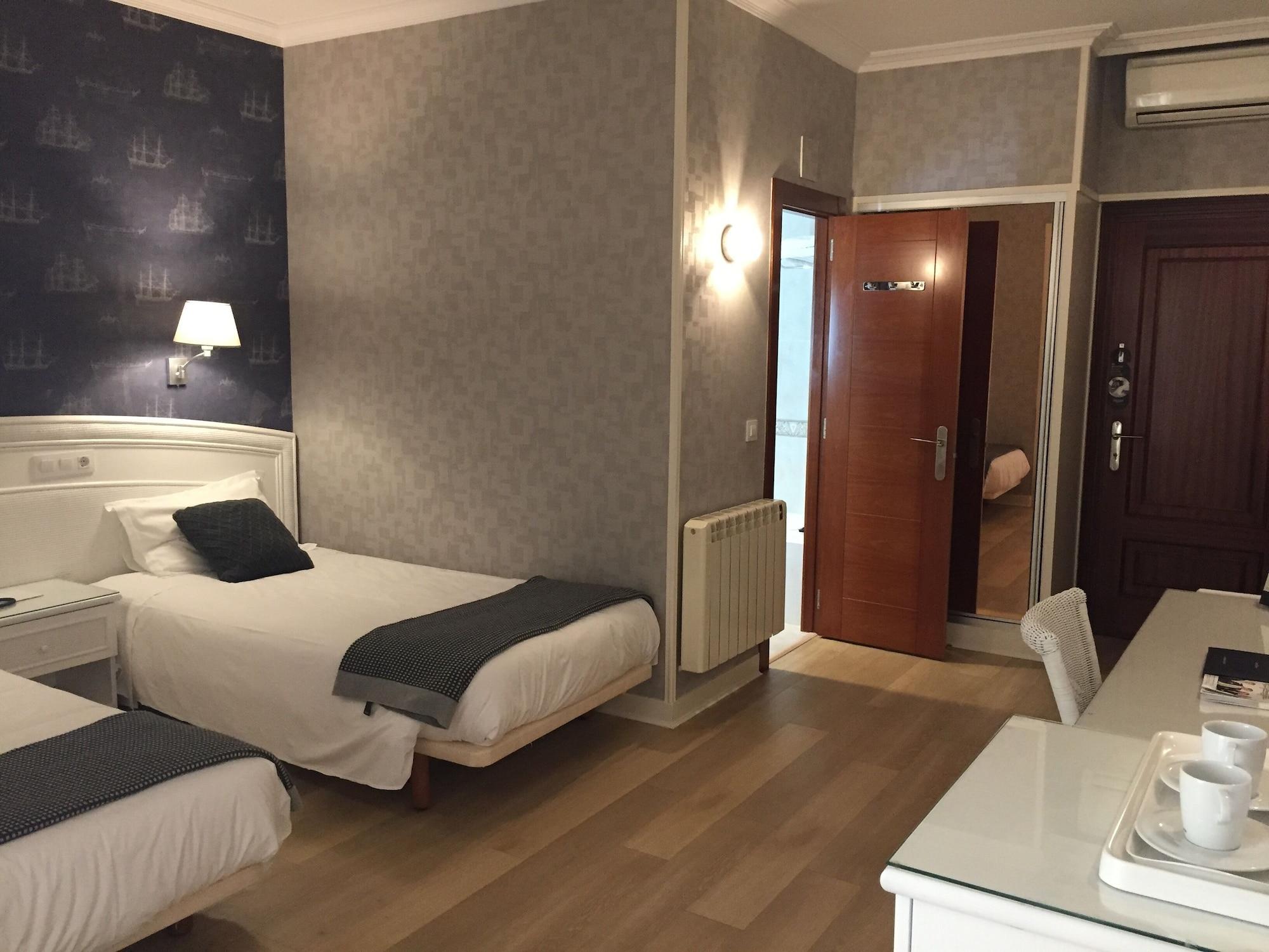 Las Rocas Playa Hotel 카스트로우르디알레스 외부 사진