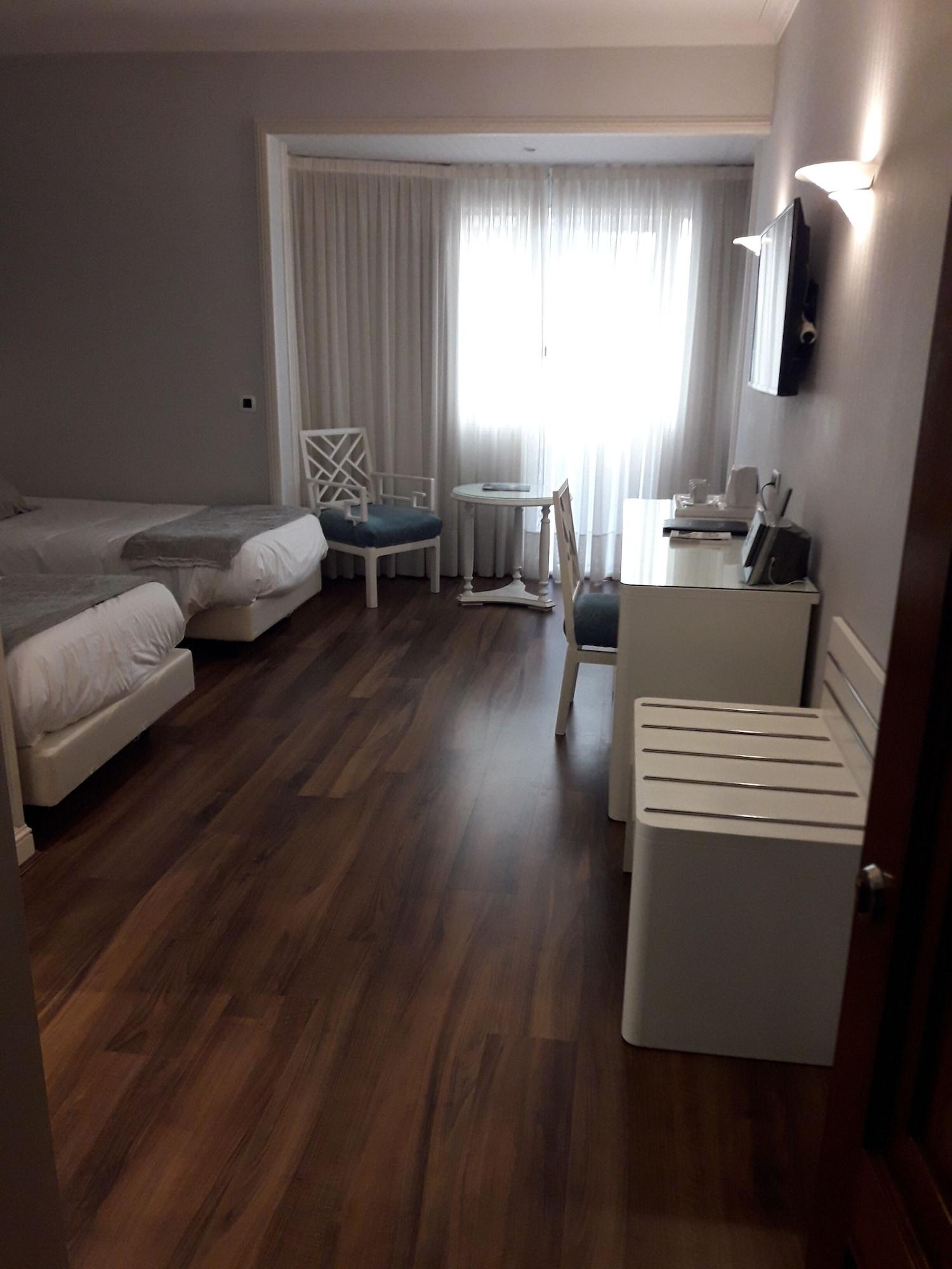 Las Rocas Playa Hotel 카스트로우르디알레스 외부 사진