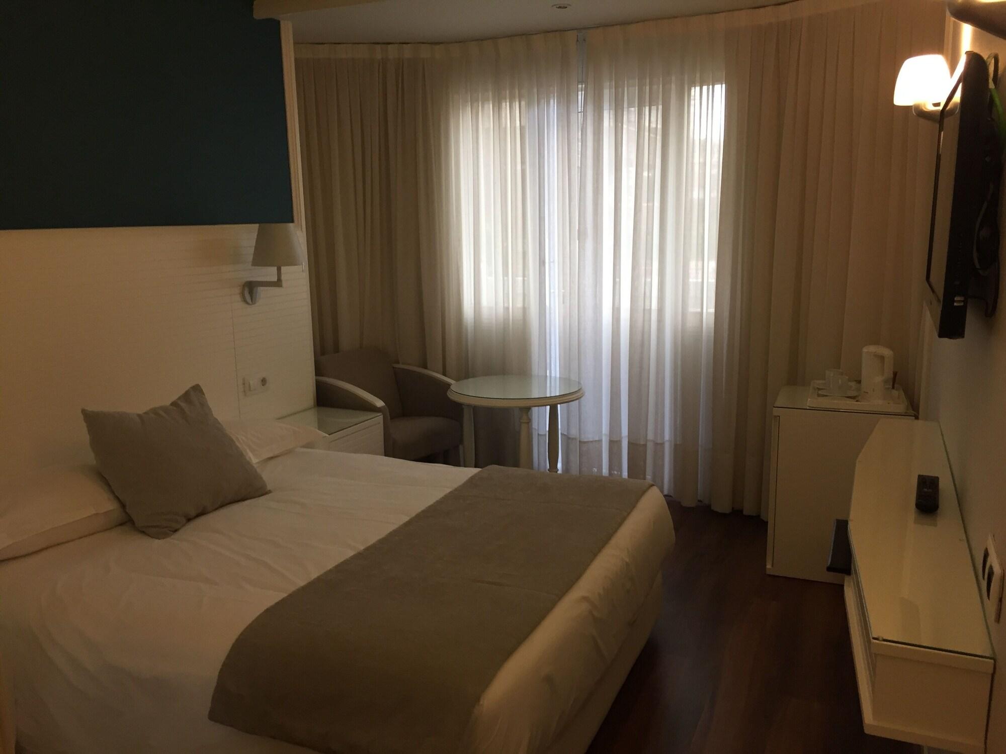 Las Rocas Playa Hotel 카스트로우르디알레스 외부 사진