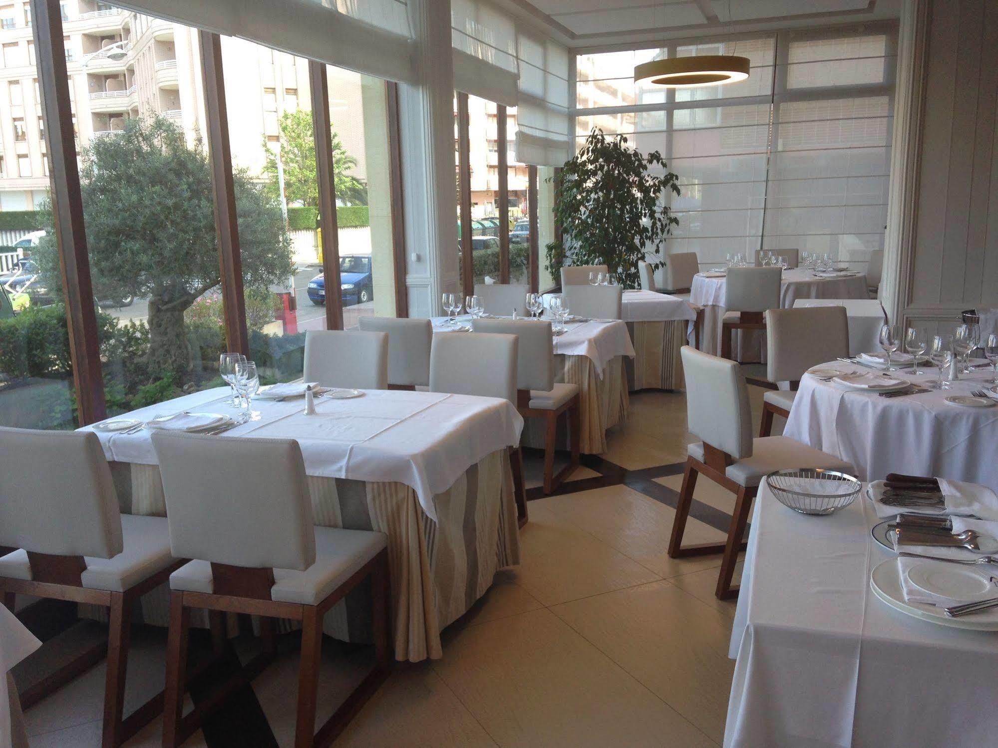 Las Rocas Playa Hotel 카스트로우르디알레스 외부 사진