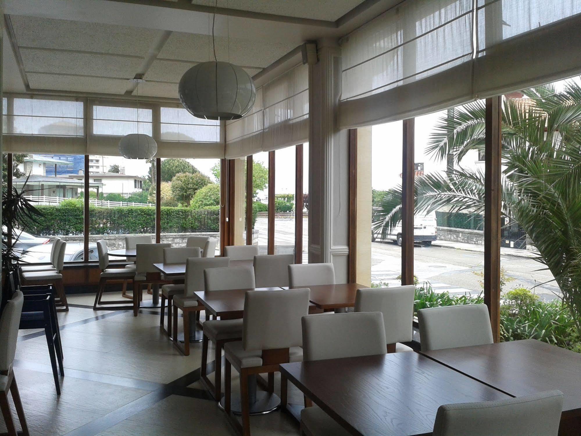 Las Rocas Playa Hotel 카스트로우르디알레스 외부 사진