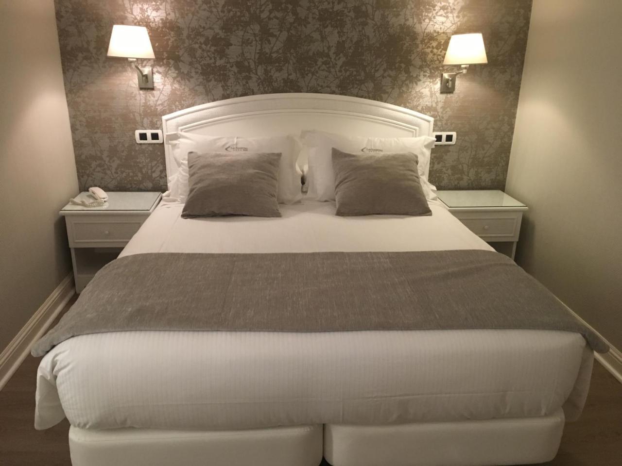 Las Rocas Playa Hotel 카스트로우르디알레스 외부 사진